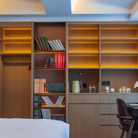 Purple Horse Hotel &Beijing Hutong Designer Boutique Garden Hotel&French Window&Close To The Imperial Palace&Tian'Anmen&Wangfujing&Nanluogu Lane&Lama Temple&360-Degree Viewing Terrace Bar&Roof Swimming Pool&Private Bathtub&Free Laundry&Gym&Family Sui Exterior photo