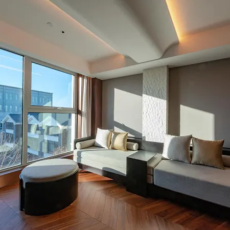 Purple Horse Hotel &Beijing Hutong Designer Boutique Garden Hotel&French Window&Close To The Imperial Palace&Tian'Anmen&Wangfujing&Nanluogu Lane&Lama Temple&360-Degree Viewing Terrace Bar&Roof Swimming Pool&Private Bathtub&Free Laundry&Gym&Family Sui Exterior photo