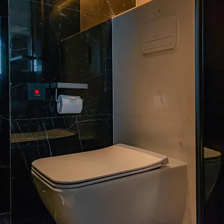 Purple Horse Hotel &Beijing Hutong Designer Boutique Garden Hotel&French Window&Close To The Imperial Palace&Tian'Anmen&Wangfujing&Nanluogu Lane&Lama Temple&360-Degree Viewing Terrace Bar&Roof Swimming Pool&Private Bathtub&Free Laundry&Gym&Family Sui Exterior photo