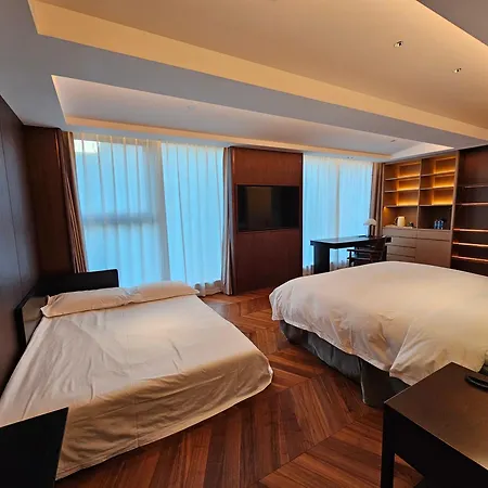 Purple Horse Hotel &Beijing Hutong Designer Boutique Garden Hotel&French Window&Close To The Imperial Palace&Tian'Anmen&Wangfujing&Nanluogu Lane&Lama Temple&360-Degree Viewing Terrace Bar&Roof Swimming Pool&Private Bathtub&Free Laundry&Gym&Family Sui Exterior photo