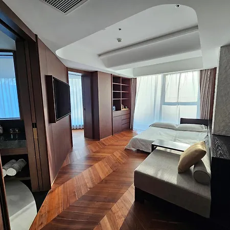 Purple Horse Hotel &Beijing Hutong Designer Boutique Garden Hotel&French Window&Close To The Imperial Palace&Tian'Anmen&Wangfujing&Nanluogu Lane&Lama Temple&360-Degree Viewing Terrace Bar&Roof Swimming Pool&Private Bathtub&Free Laundry&Gym&Family Sui Exterior photo